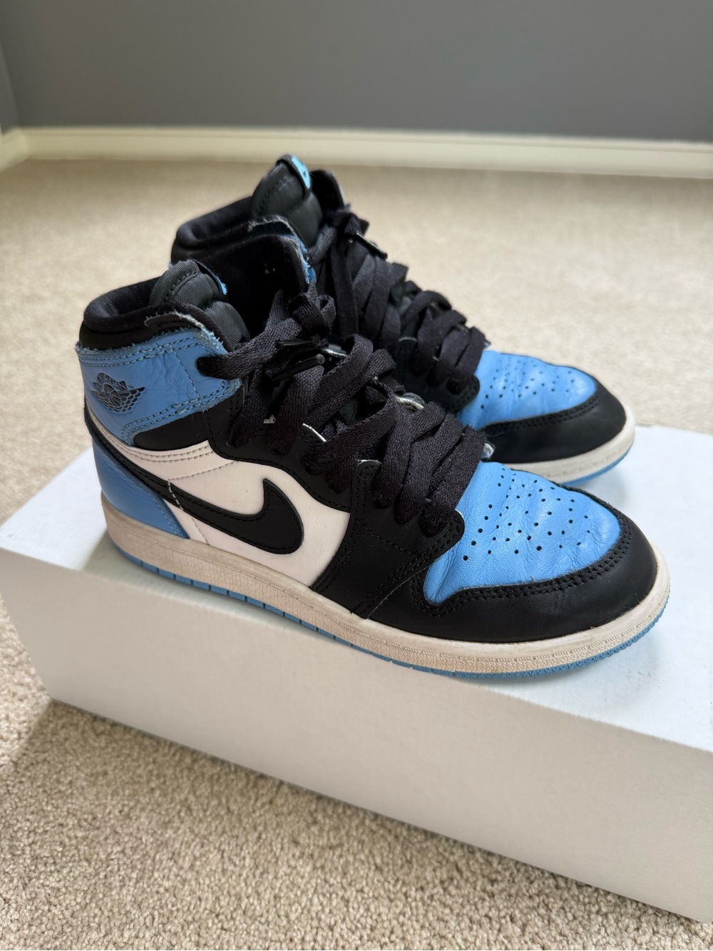 Nike Air Jordan 1 Retro High UNC Toe Blue Black White Kids 2Y